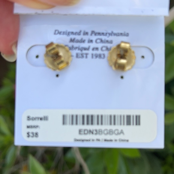 Sorrelli Begonia Swarovski Goldtone Earrings NWT - Picture 6 of 8